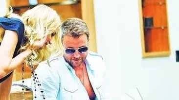 Bote se lauda cu tatuajul sau. Daca nici el, atunci cine!