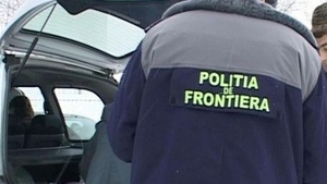 Patru bărbaţi, cercetaţi după ce au lovit şi înjurat un poliţist de frontieră din Halmeu