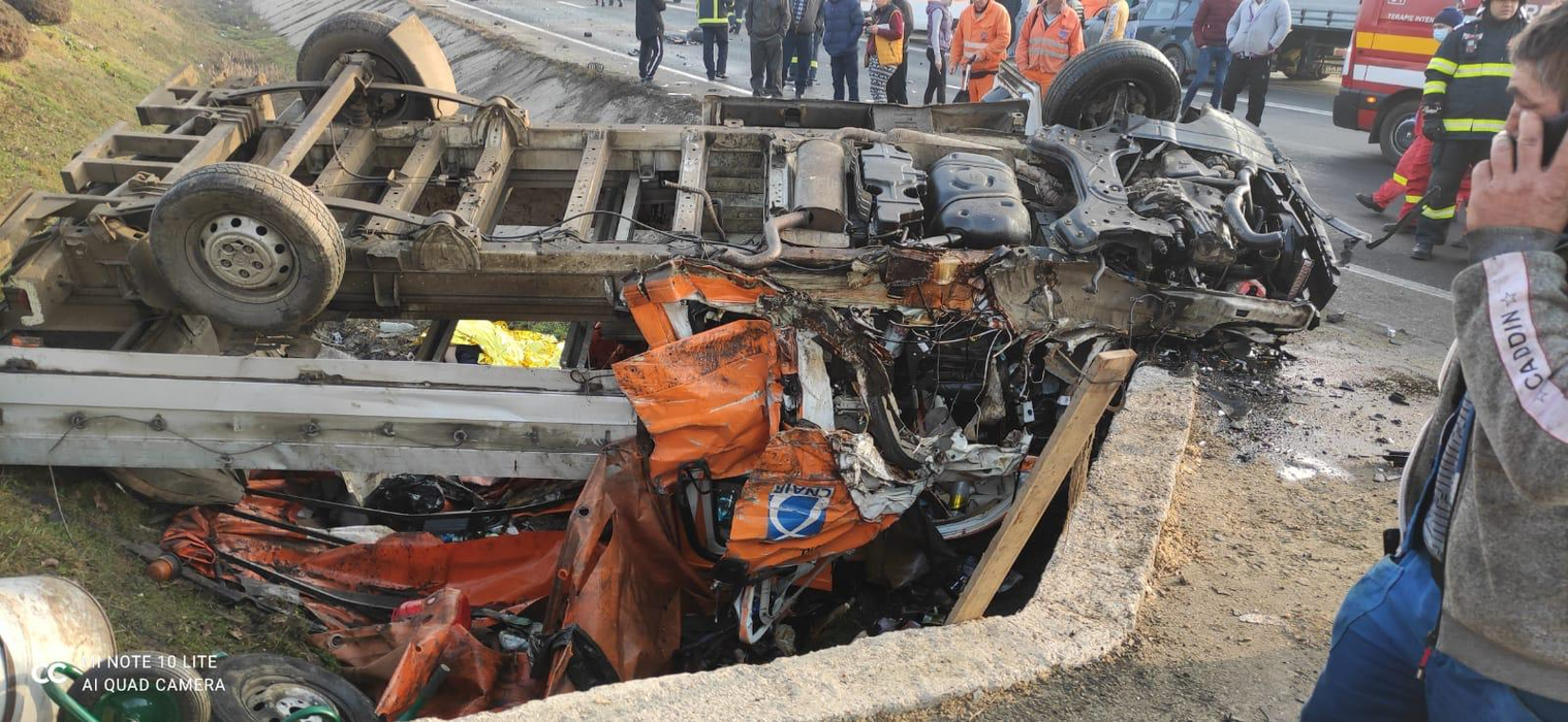 Accident grav pe DN5. Planul roșu de intervenție a fost activat. Un bărbat a murit pe loc, iar alte șapte persoane sunt rănite