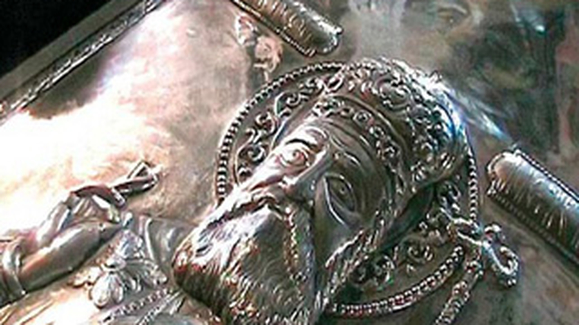 Patru barbati au furat moastele Sfantului Nectarie de la Biserica Radu Voda