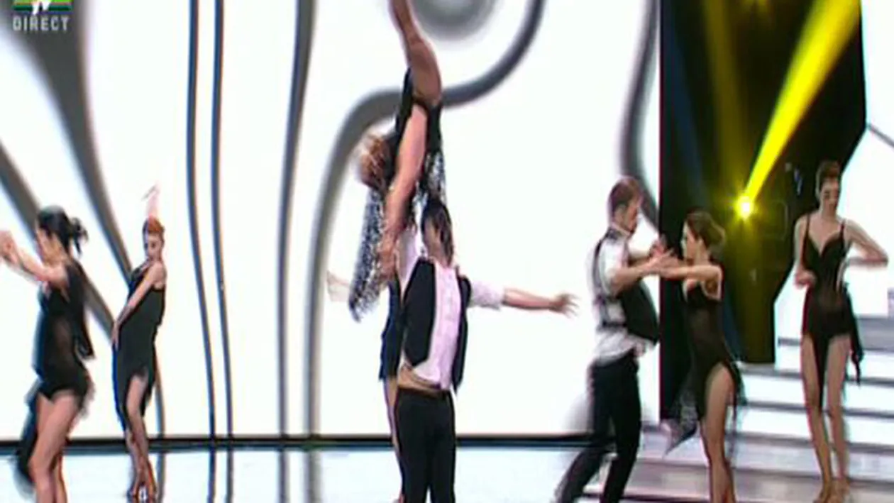 Cel mai INCENDIAR numar de la Romanii au talent! 10 moldovence fierbinti au rupt in doua scena