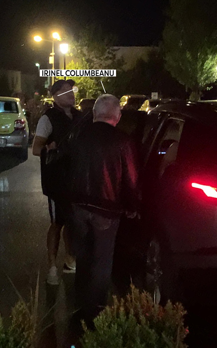 Irinel Columbeanu intră în mașină, sub atenta supraveghere a șoferului