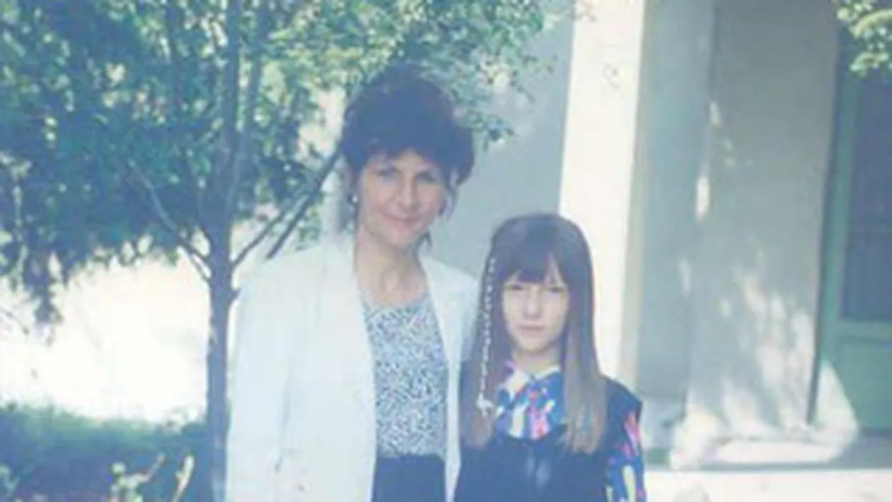 Recunosti vedeta din aceasta imagine? Este actrita si are un iubit super sexy!