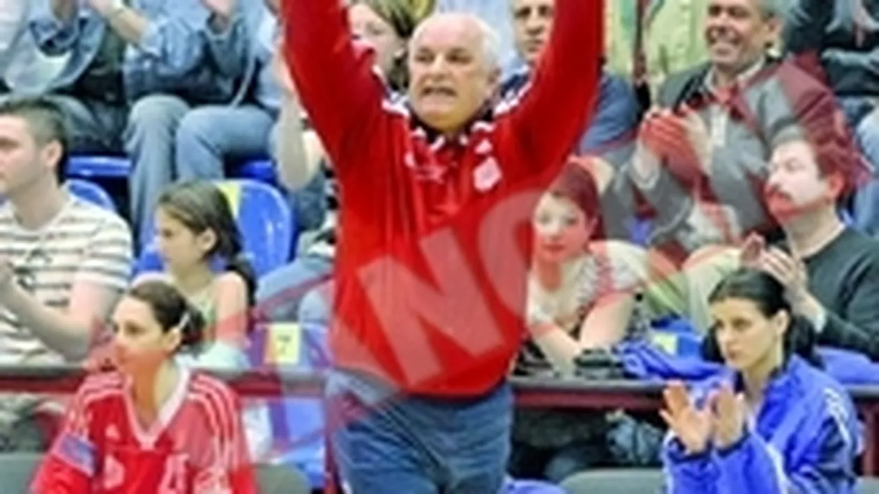 Craisorul vrea sa sara cu schiurile de la trambulina