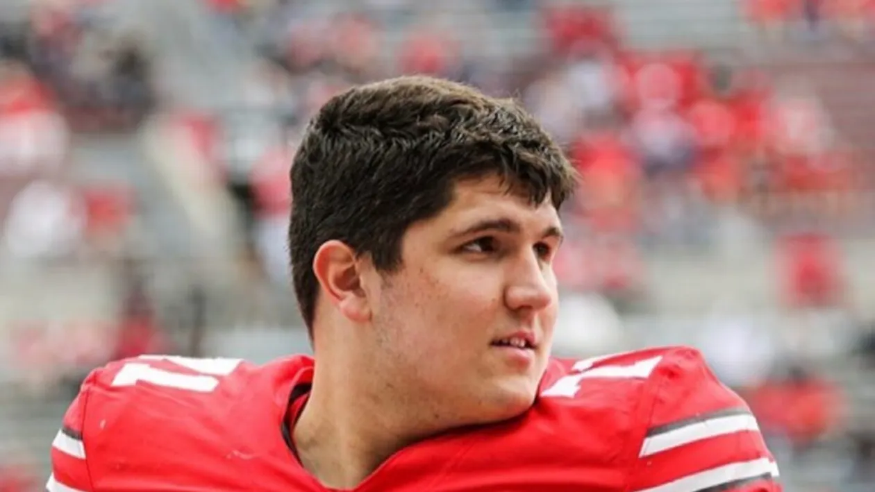 Tragedie în fotbalul american: Un sportiv de doar 21 de ani a murit. El se plânsese de dureri în piept la ultimul antrenament