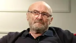 Phil Collins dezvăluie că medicii au luat în calcul deconectarea lui de la aparatele care îl țineau în viață: „Oamenii veneau să își ia rămas-bun”