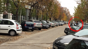 A scris totul cu mâna lui. Celebrul Tudy a ”atacat” maşina unei vecine şi apoi…i-a lipit un bileţel pe parbriz!