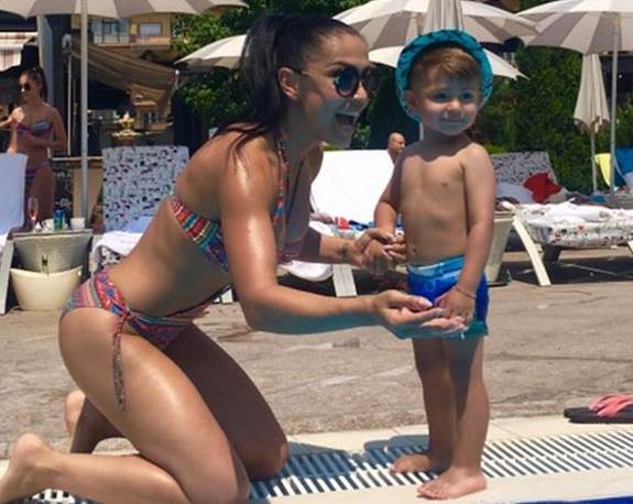 Andreea Mantea, acuzată că şi-a modificat pomeţii! Ce reacţie a avut vedeta