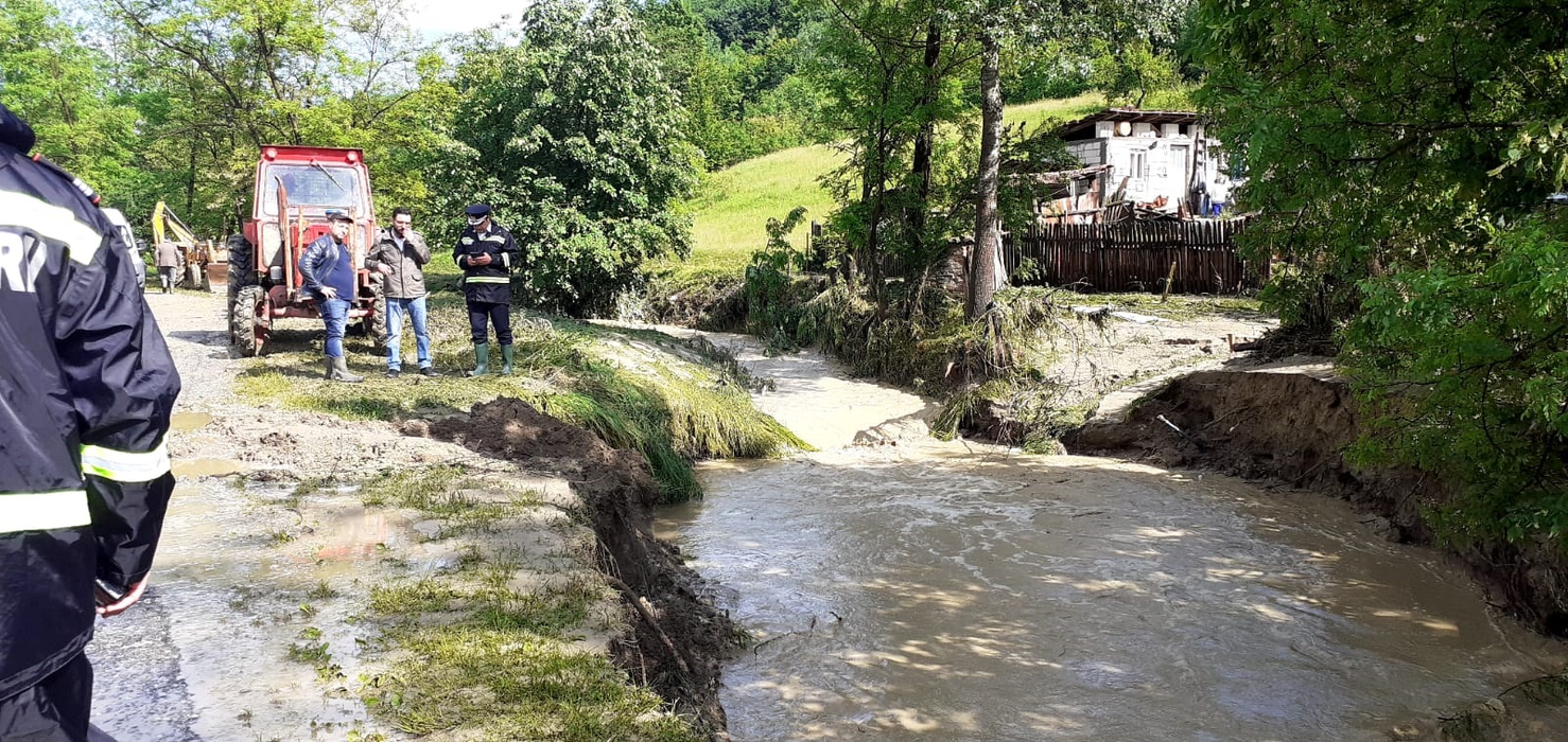 Viiturile au făcut ravagii în Vâlcea
