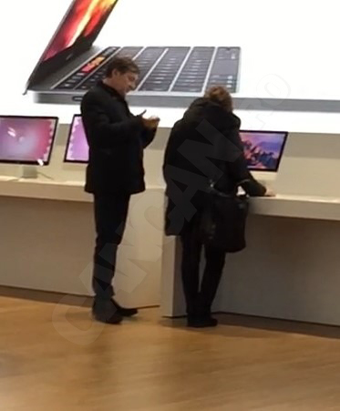 Ex-şeful PNL e darnic cu doamna europarlamentar. I-a „comandat” Moşului calculator şi telefon de 10000 lei!