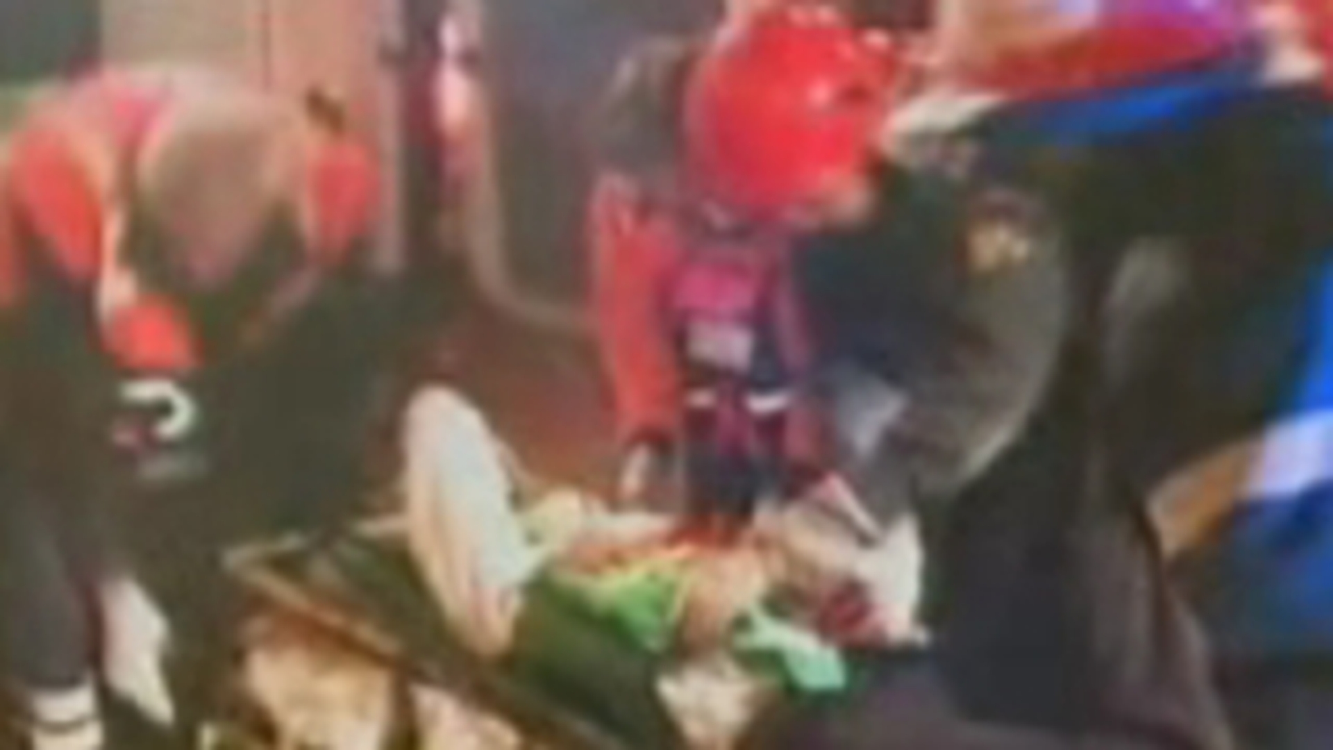 VIDEO Patru pasageri au fost raniti grav dupa ce au izbit mai multe masini parcate