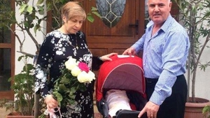 A fost considerat un adevărat miracol înainte de Paşte! Mama uneia dintre victimele din incendiul Colectiv a adus pe lume o fetiţă la 52 de ani