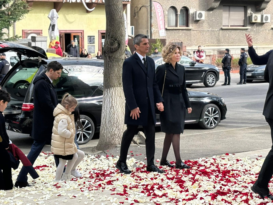 Răzvan Lucescu, împietrit de durere la înmormântarea lui Il Luce. Cine i-a stat alături, la fiecare pas