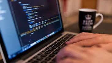 Ce a găsit un internaut sub un pod, în timpul unei căutări pe Google Earth. Imaginile s-au viralizat în doar câteva minute