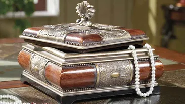 Bijuteriile furate la Cannes aparţineau lui Lev Leviev, proprietarul AFI Palace Cotroceni