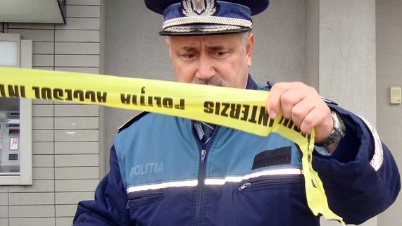 Un bărbat a jefuit o bancă din Arad c-un pistol de jucărie!