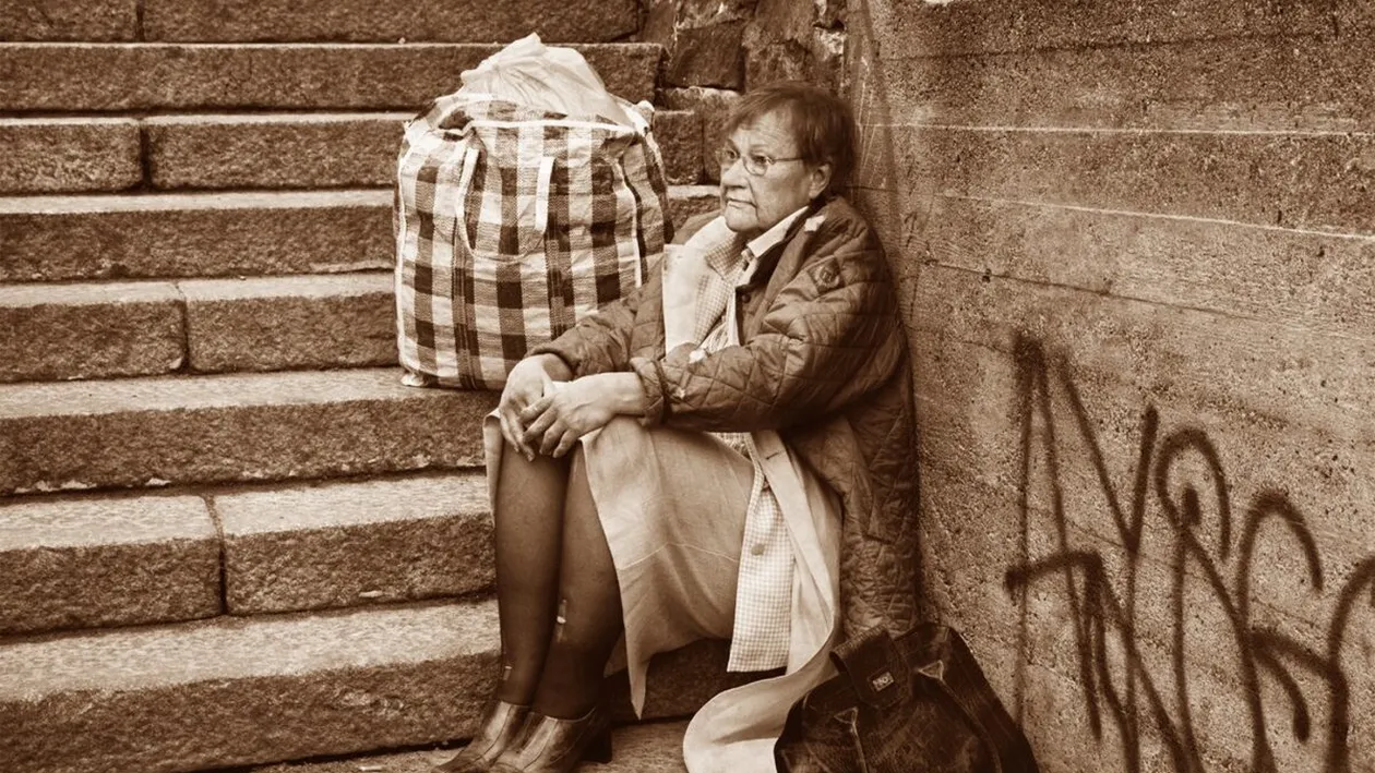 Această cerșetoare era, în urmă cu mulți ani, una dintre cele mai faimoase femei. Acum, a ajuns de nerecunoscut