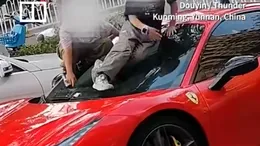 Au „confundat” un Ferrari cu un tobogan. Imaginile au făcut înconjurul internetului