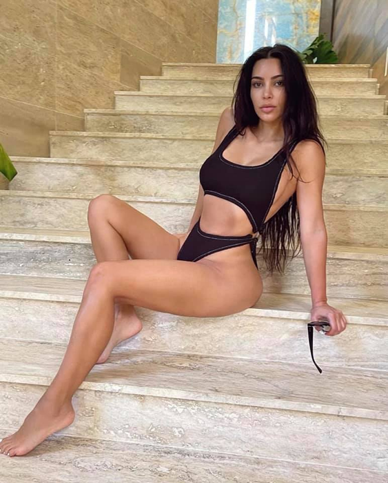 Kim Kardashian a devenit miliardară și se află în topul făcut de Forbes alături de Jeff Bezos și Elon Musk. De unde provine averea celebrei brunete