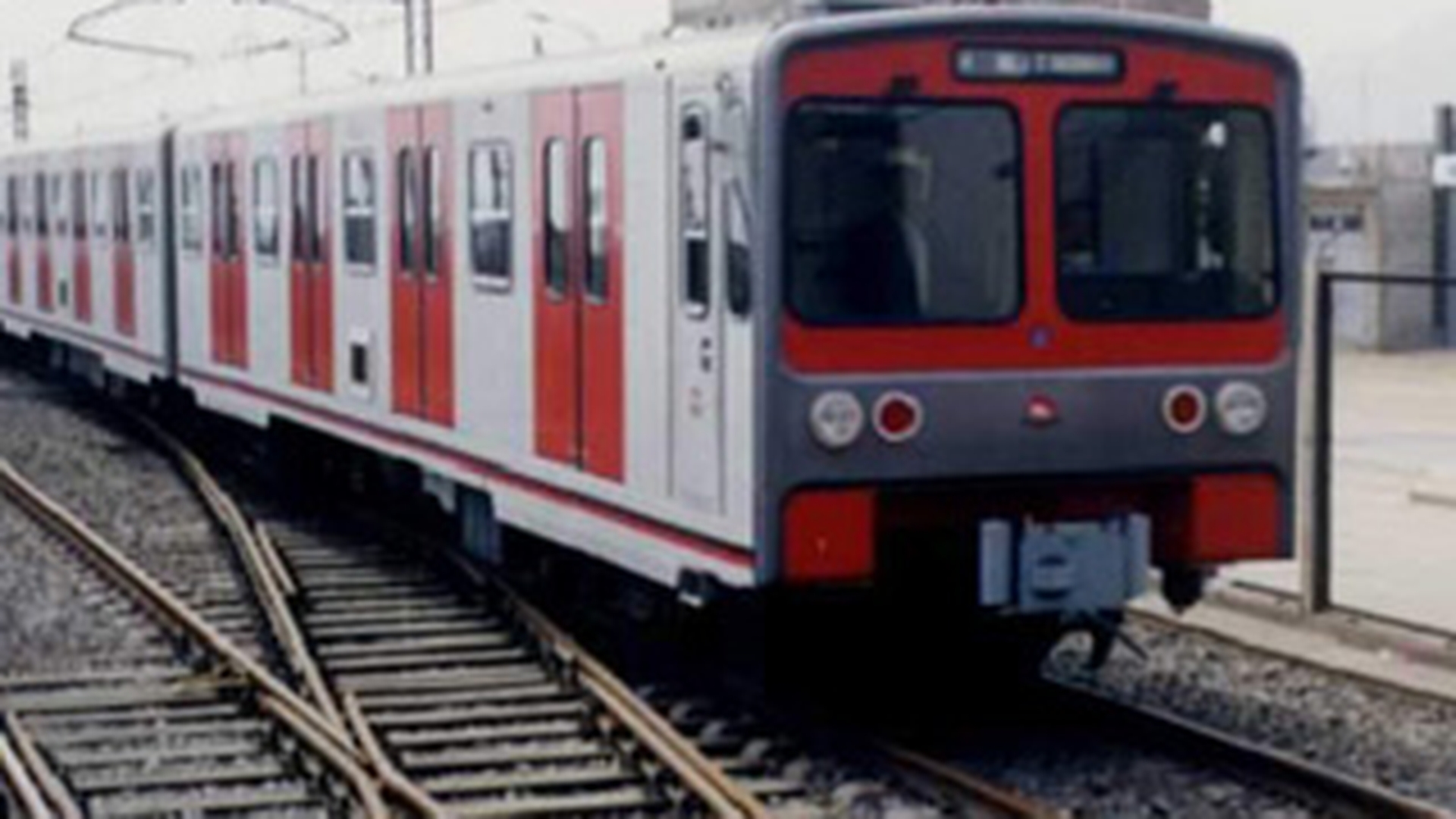Perchezitii la Ministerul Transporturilor si CFR - 200 de angajati ridicati de politisti pentru coruptie