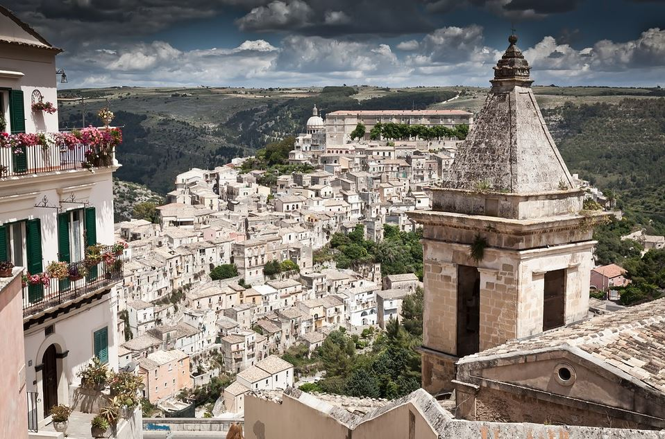 Vești bune din Sicilia! Autoritățile de aici vor plăti jumătate din biletul de avion și o treime din cazare pentru turiștii care vor să o viziteze la toamnă