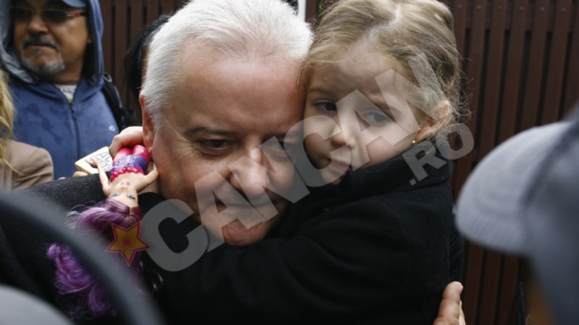 CANCAN va prezinta in exclusivitate motivele pentru care Irinel a primit custodia Irinei! Moni nu e o mama responsabila !