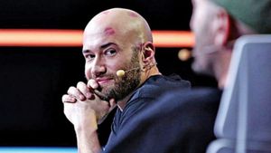 Denise Rifai i-a sucit mințile lui Mihai Bendeac. “Mamă, cât de bună e! Îți vine să o iei și să o...” + Câte relații a avut actorul până în prezent