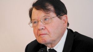 Doliu! Luc Montagnier, cercetătorul care a descoperit virusul HIV și câștigător al premiului Nobel, a încetat din viaţă