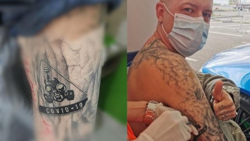 Un bărbat din Oradea și-a tatuat „COVID-19” pe braț, apoi a cerut să fie vaccinat chiar în dreptul tatuajului