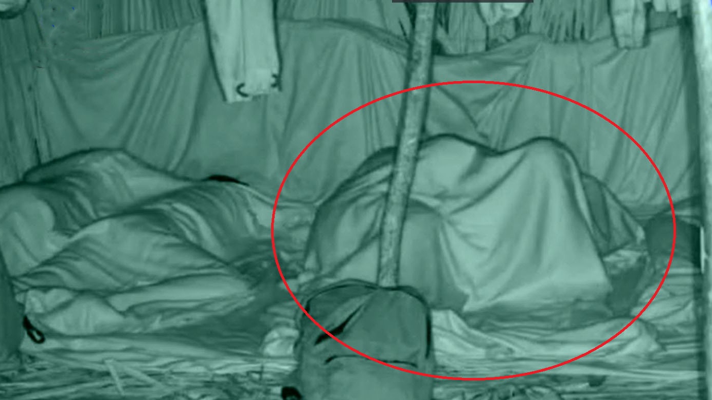 Andrei și Karina, amor sub patură la Survivor România?!? Imaginile filmate de camerele cu infraroșu vorbesc de la sine