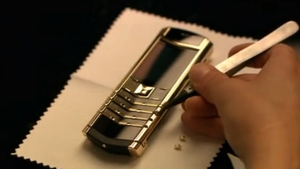 AMETITOR! Cat costa cel mai scump telefon din Romania! Cu banii astia isi cumperi o masina noua