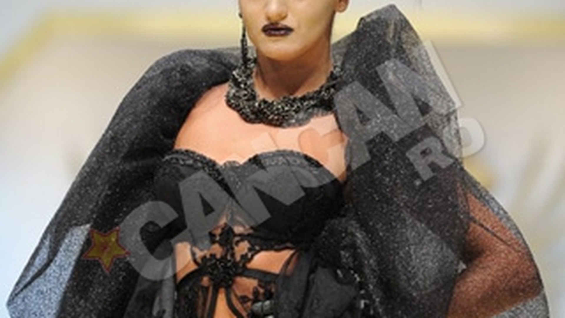 O mai tineti minte? Madalina Barbu, finalista din primul sezon "Next Top Model", a prezentat pentru Botezatu la BFW!