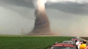 Guvernul a făcut anunțul! Se vor acorda ajutoare de urgență pentru familiile cu gospodăriile distruse de tornadă