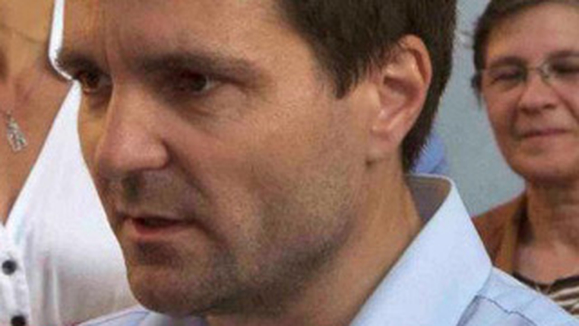Cristian Sima, brokerul care i-a lasat masca pe toti cei care au avut incredere sa-i dea pe mana banii, a platit un interviu cu un candidat la Primaria Capitalei. Vezi cui i-a dat bani si ce alte donatii a mai facut!