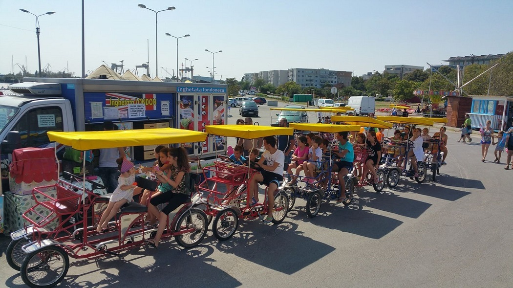 Copiii din parohie s-au distrat la mare