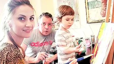 Ia lectii de pictura cu fiul ei!