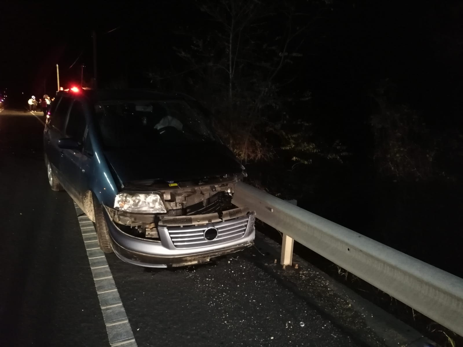 Accident teribil în Hunedoara, după ce două mașini s-au ciocnit frontal: sunt 7 răniți. Ce au aflat polițiștii despre șoferul care a făcut depășirea riscantă