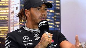 Pilotul de Formula 1 Lewis Hamilton are COVID! A făcut testul de trei ori