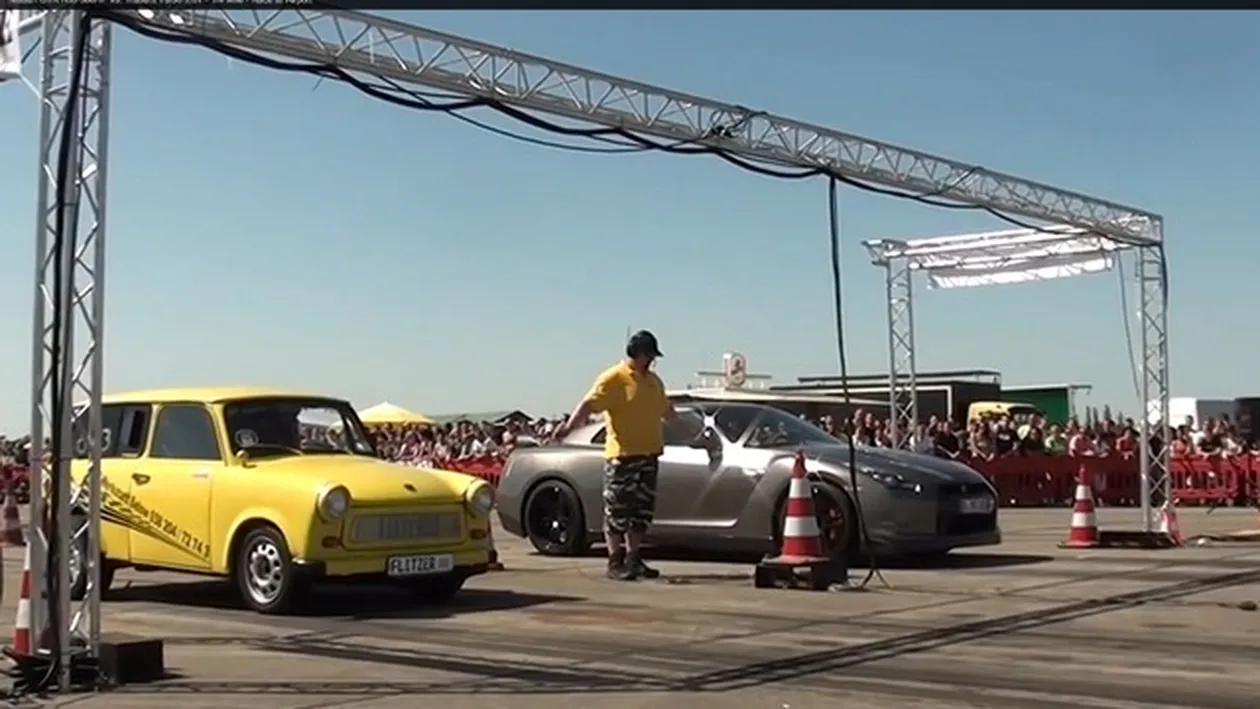 Atentie, aceste imagini vor deveni virale! Vezi cum o “rabla” de Trabant da clasa unui super bolid de curse!