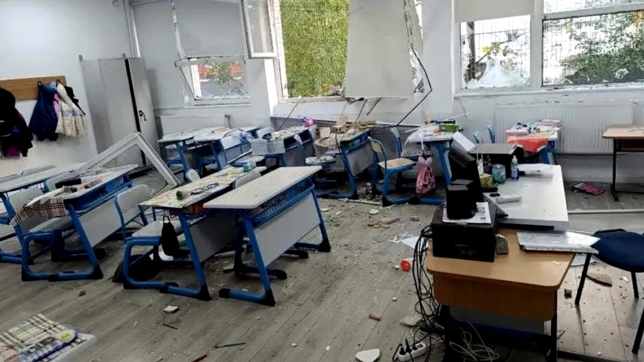 Ce se întâmplă cu elevii de la liceul din Rahova, după explozia devastatoare! Autoritățile caută soluții în criză