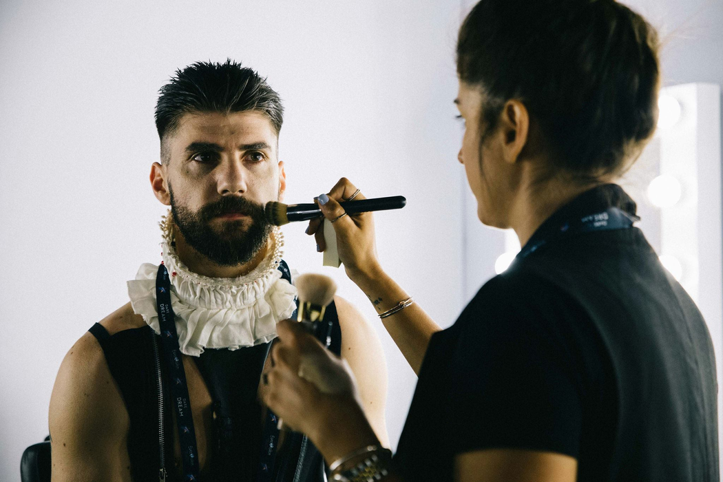 Cine este, de fapt, bărbatul sexy care a pregătit show-ul lui Ester Peony de la Tel Aviv! A fost la Exatlon și Dansez pentru tine