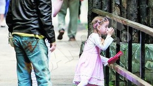 Irinel a scos-o pe Irinuca la Zoo