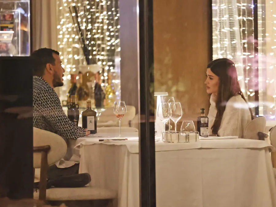 Abush și Emily au ieșit la cină la un restaurant din Capitală