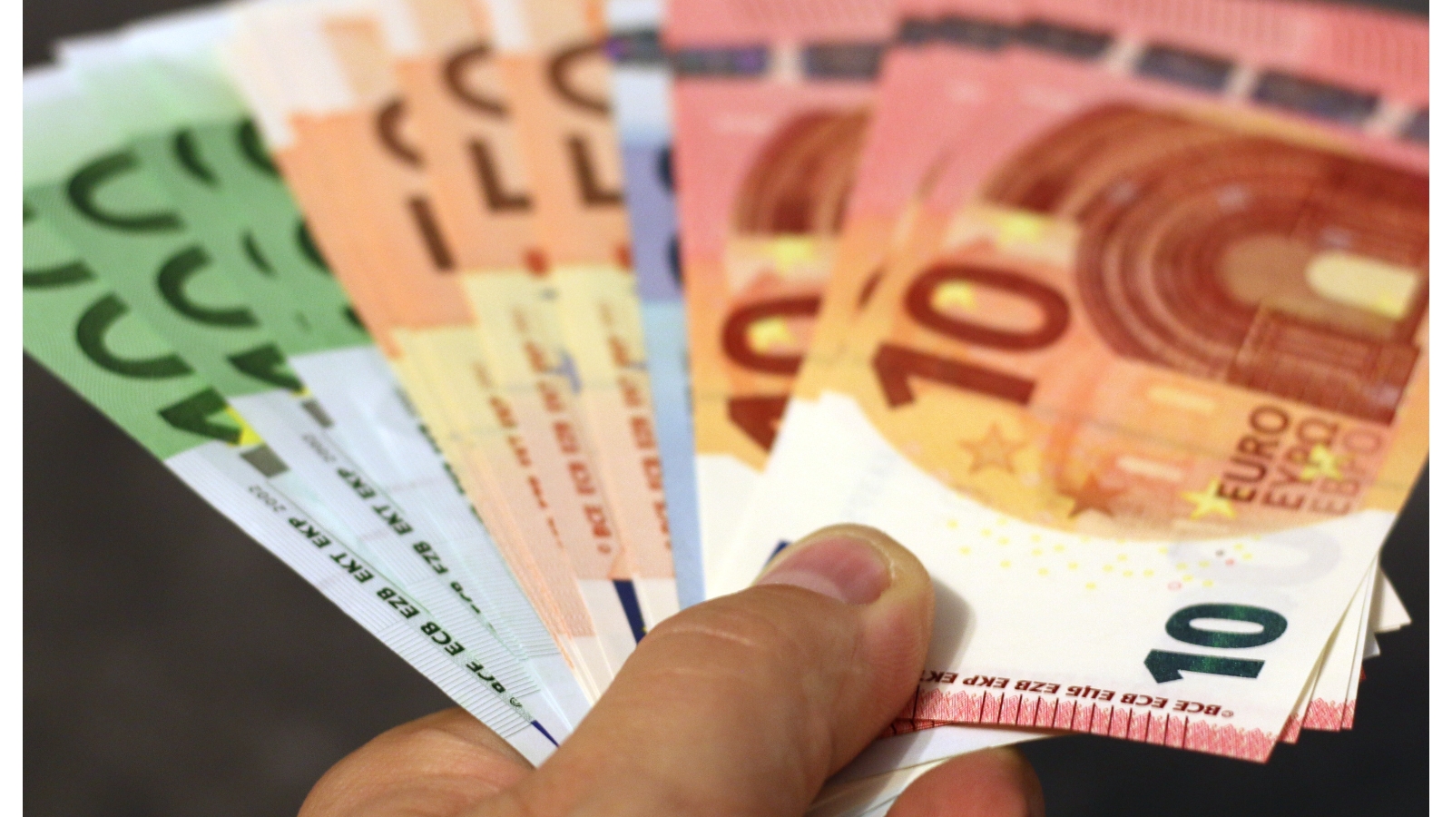 Fiecare român a ajuns să fie dator cu 7.500 de euro. Creanța produsă de statul român a atins un nivel istoric