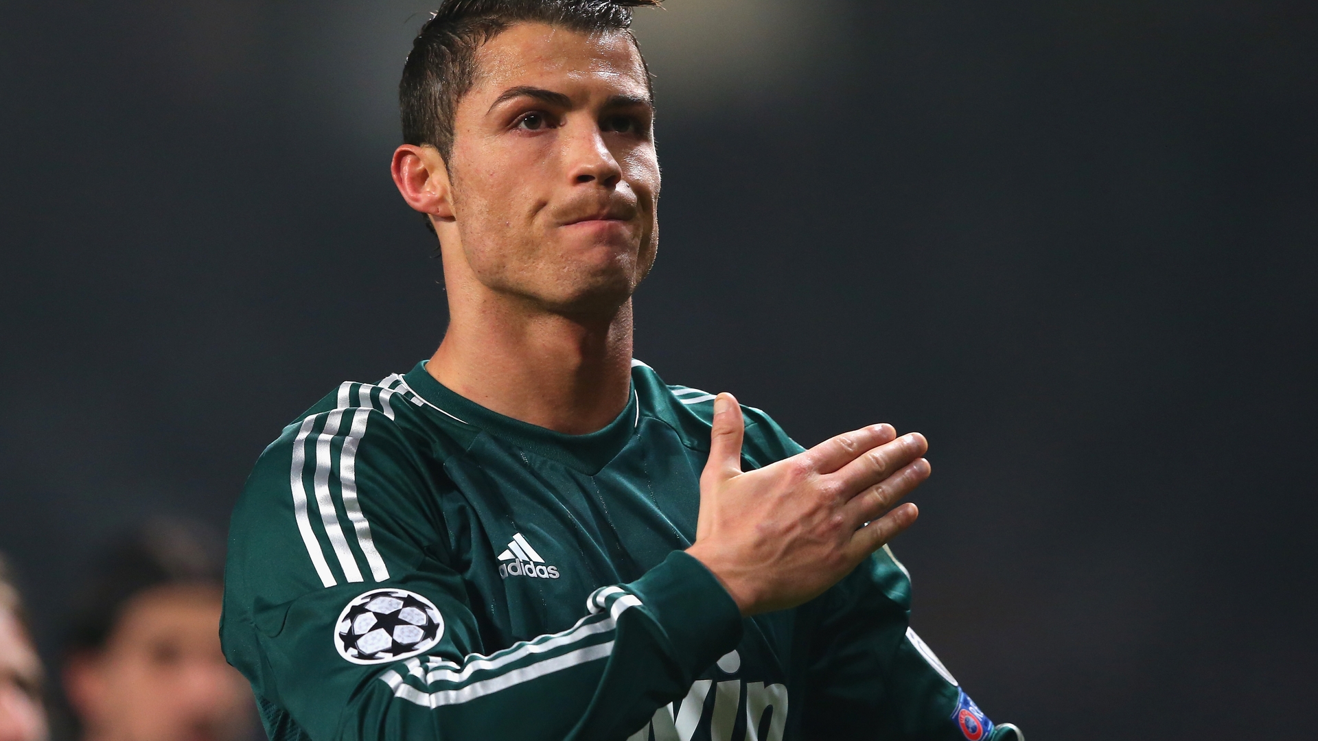 L-a vrajit! O romanca in anturajul lui Cristiano Ronaldo!
