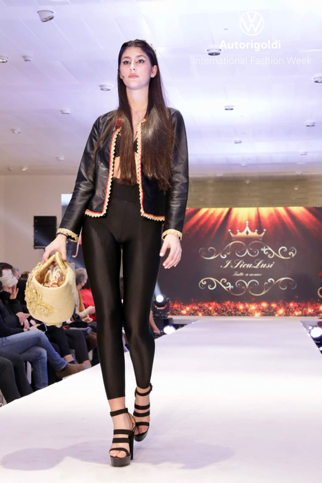 Raisandra, solidară cu poporul ucrainean la “Milano Fashion Week”. Gestul de suflet pe care l-a făcut pe scenă, în timpul defilărilor și reprezentațiilor | FOTO + VIDEO