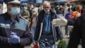 Ce a pățit un pensionar din Iași, după ce a fost prins de polițiști în afara casei, fără declarația pe propria răspundere