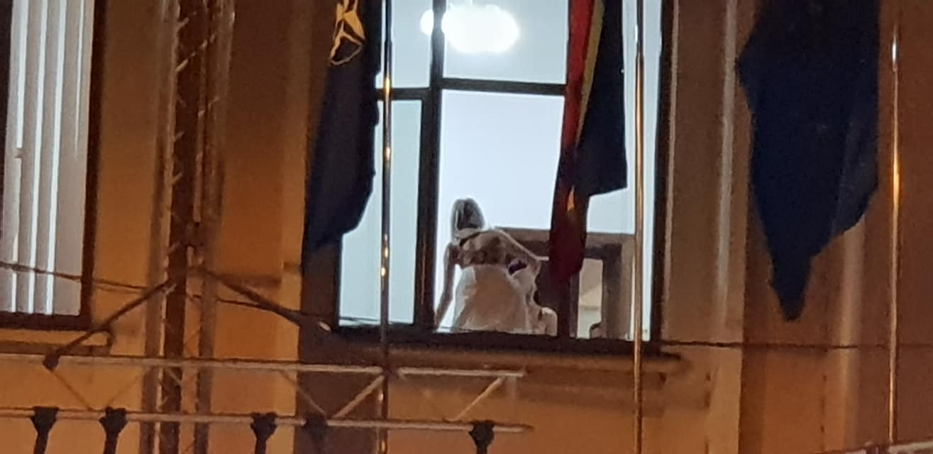 Locuitorii din Bârlad au asistat la scene fierbinți grație celor două dansatoare ale Andreei Antonescu