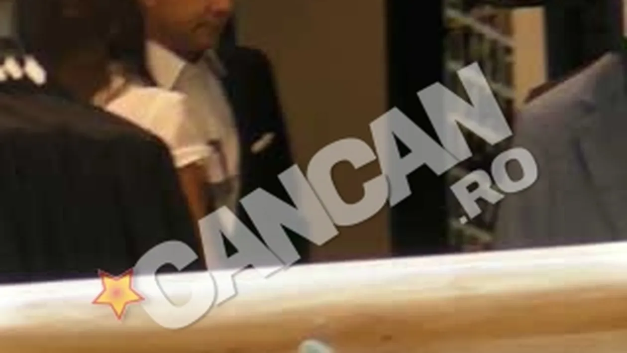 Aurelian Pavelescu si-a cumparat camasa alba si a probat cateva cravate pentru nunta Elenei Basescu