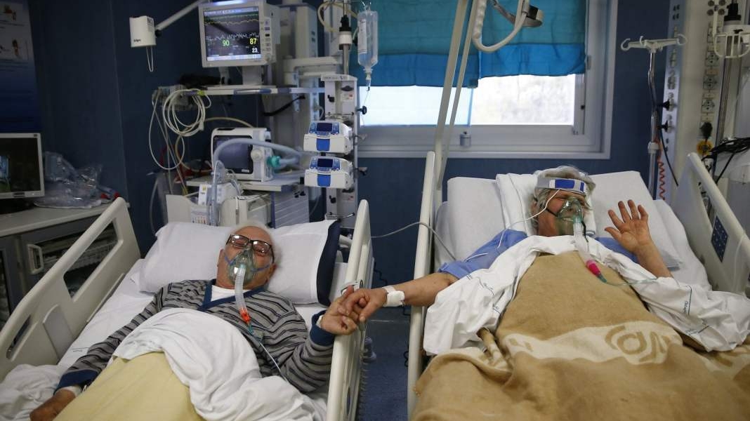 Povestea emoționantă a lui Giuseppe și Rosina, infectați cu noul coronavirus! Au cerut să-și atingă mâinile de pe patul de spital